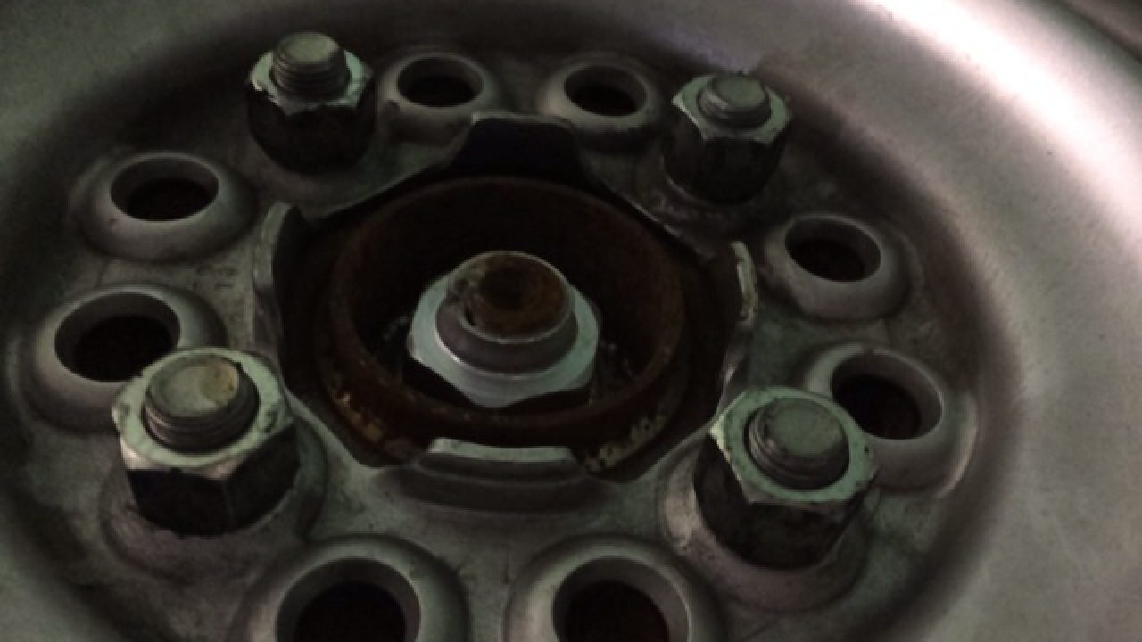 ホイールナットに変な潤滑剤を塗らないこと Mho Engineering