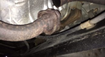 お客様とのトラブル　納車中にマフラーがもげる