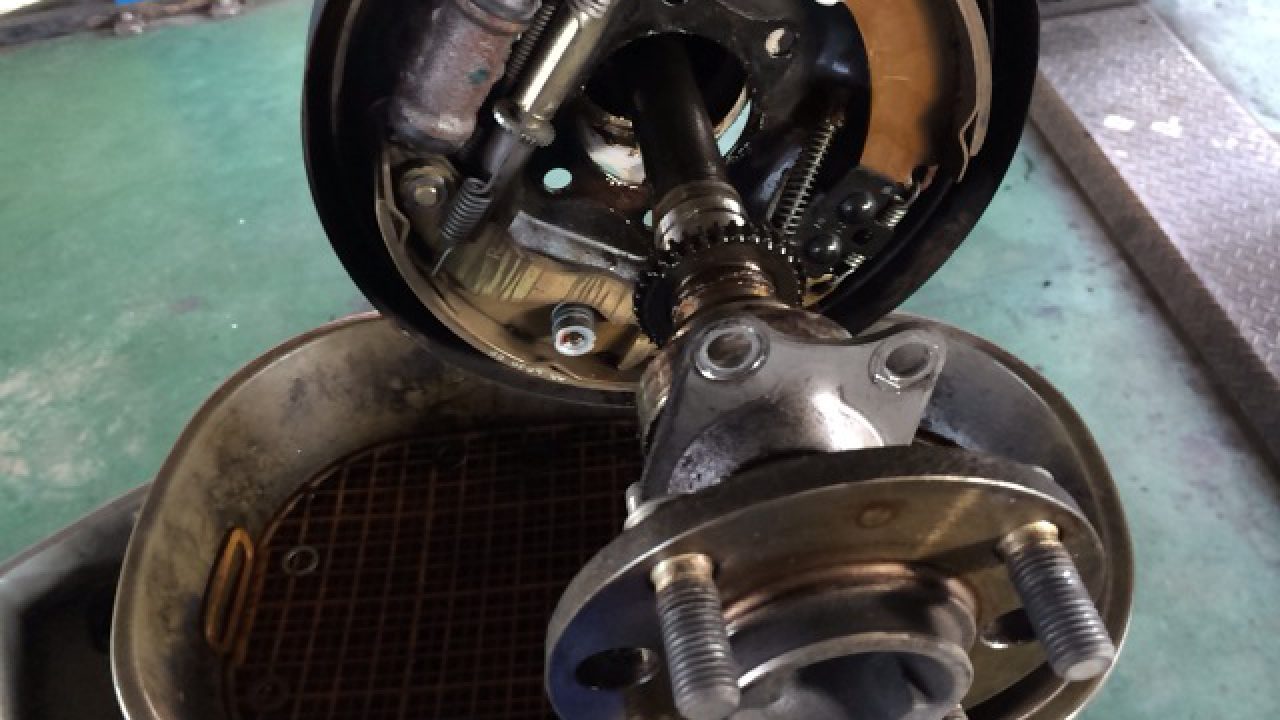 ミニキャブ 左リア シャフト ミニキャブ U62V リヤアクスルシャフトシール交換 - MHO ENGINEERING