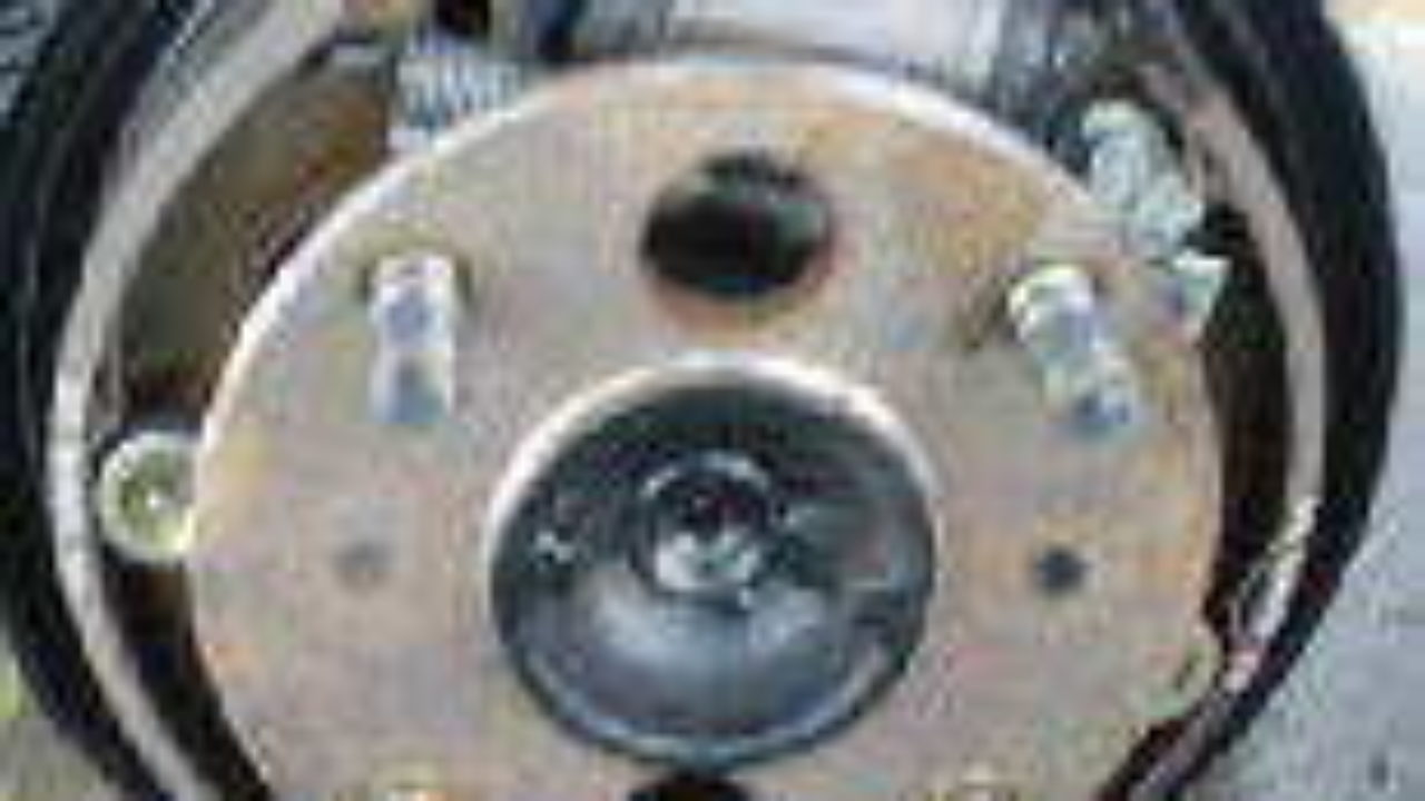 ドラムブレーキとは 主にトラックや後輪に使われるブレーキ Mho Engineering