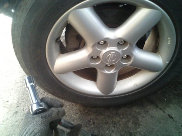タイヤ交換の時期 クリップボルトの破損に要注意です Mho Engineering