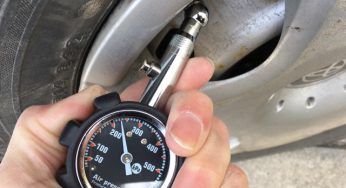 車の空気圧チェックの方法は簡単！定期的にチェックで燃費向上！お勧めエアゲージはこちら