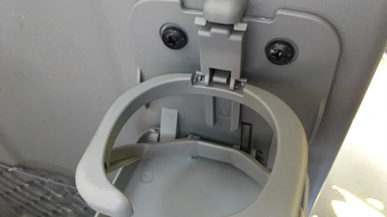 コースター XZB51 客席ドリンクホルダー交換 - MHO ENGINEERING