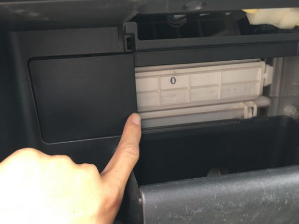 シエンタ NCP85 エアコンフィルターを交換しようと思ったら・・・ - MHO ENGINEERING