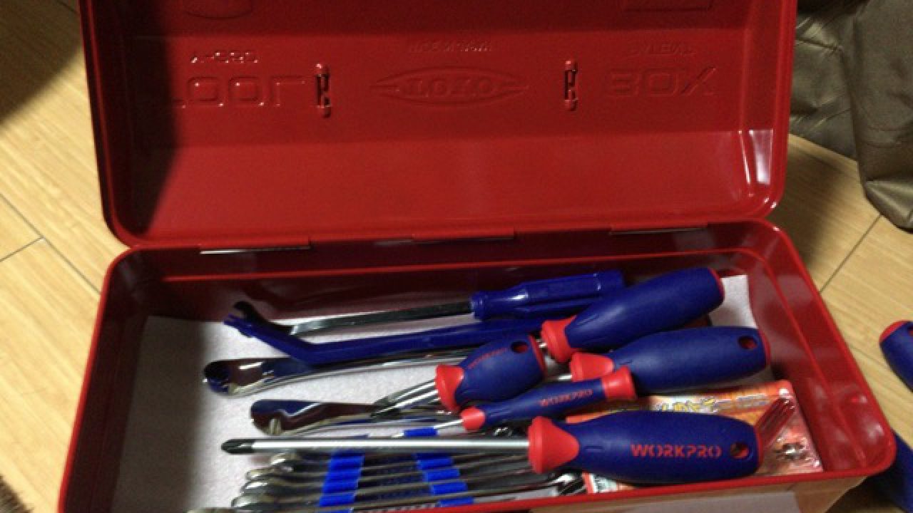 出張用の工具箱が欲しかったので、懐かしの工具箱と安い工具を買って