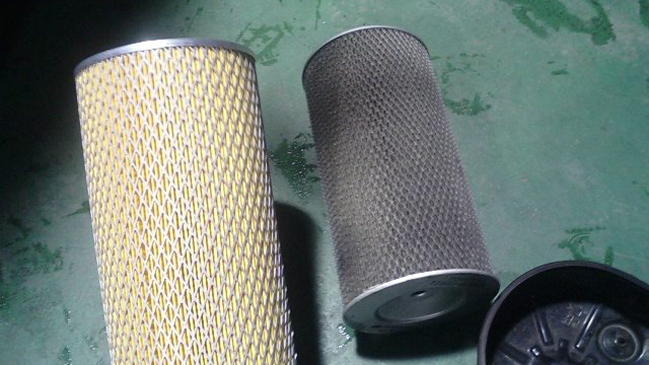 いろんなタイプのエアクリーナーがあるけど 交換は4万キロ前後で換えましょう Mho Engineering