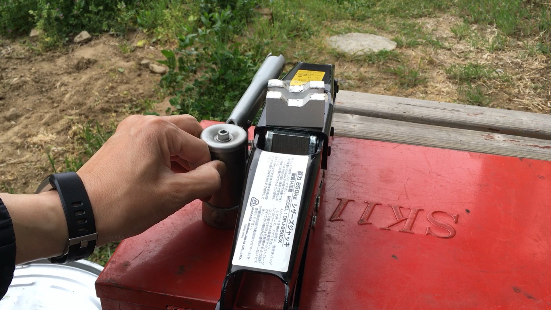マサダの油圧シザースジャッキの作動油を交換してみた MHO ENGINEERING マサダの油圧シザースジャッキの作動油を交換してみた MHO ENGINEERING