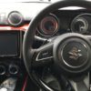 車から焦げ臭い！ブレーキが引きずったまま走るとタイヤ付近から発火する？