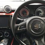 車から焦げ臭い！ブレーキが引きずったまま走るとタイヤ付近から発火する？