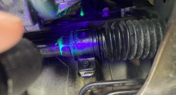 エアコン修理のプロセス、蛍光剤を入れる理由とその成分は何か？